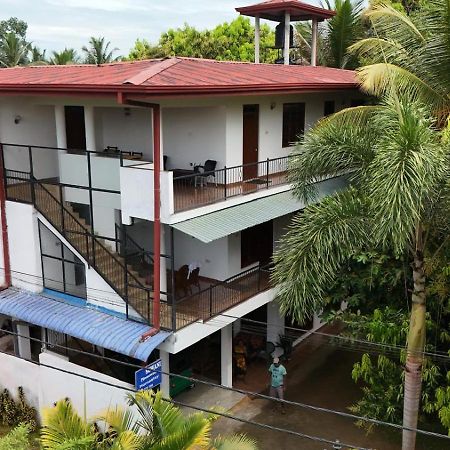 Suwani Pinnawala Homestay Eksteriør bilde