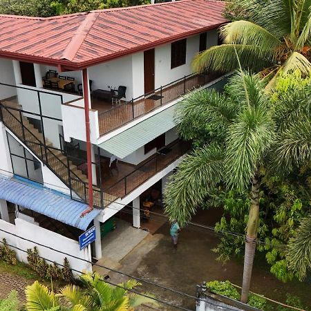 Suwani Pinnawala Homestay Eksteriør bilde