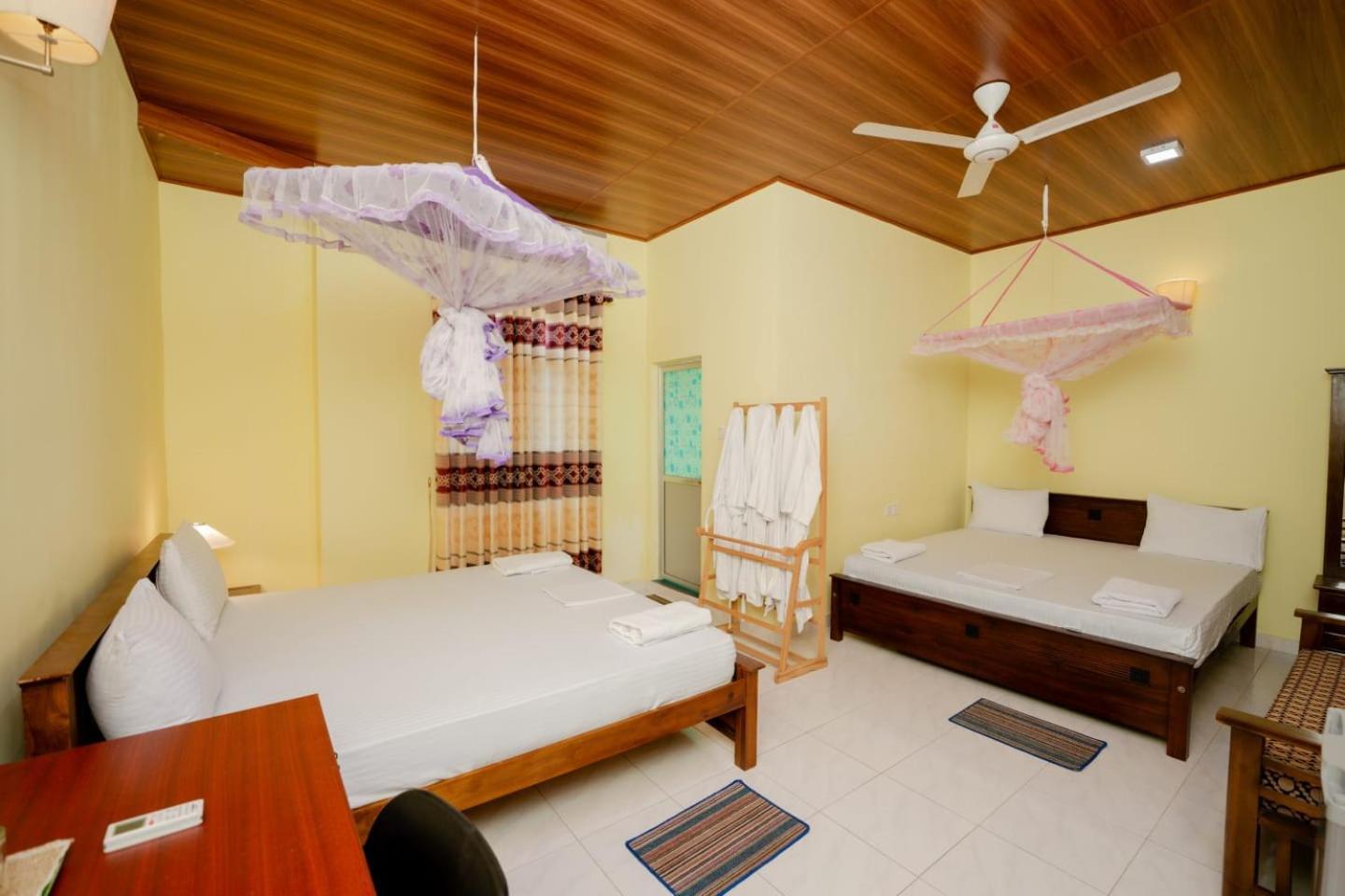Suwani Pinnawala Homestay Eksteriør bilde