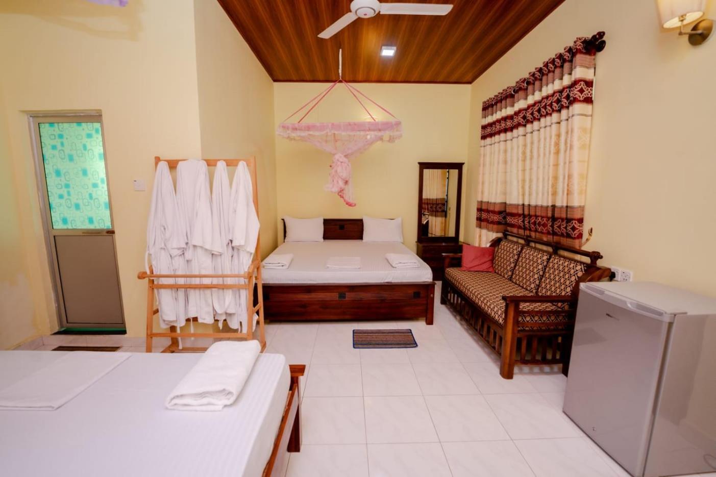 Suwani Pinnawala Homestay Eksteriør bilde