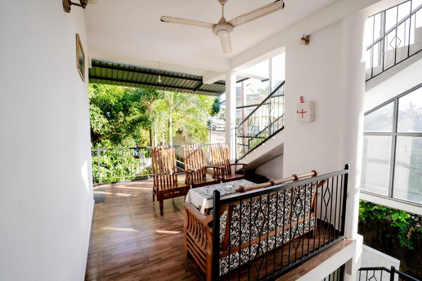 Suwani Pinnawala Homestay Eksteriør bilde