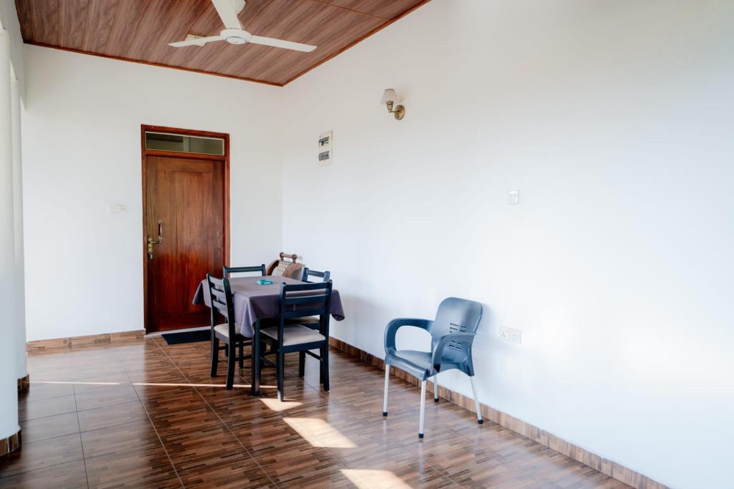Suwani Pinnawala Homestay Eksteriør bilde