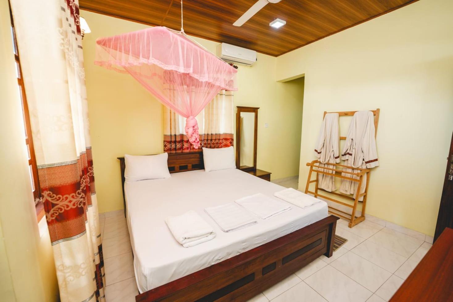 Suwani Pinnawala Homestay Eksteriør bilde