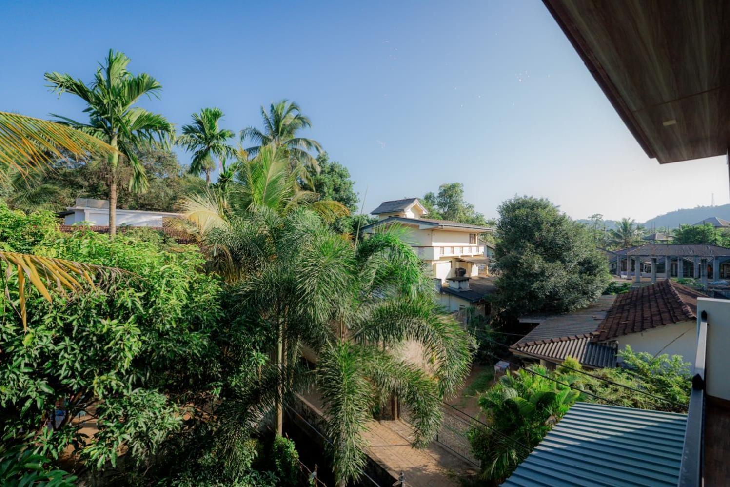 Suwani Pinnawala Homestay Eksteriør bilde