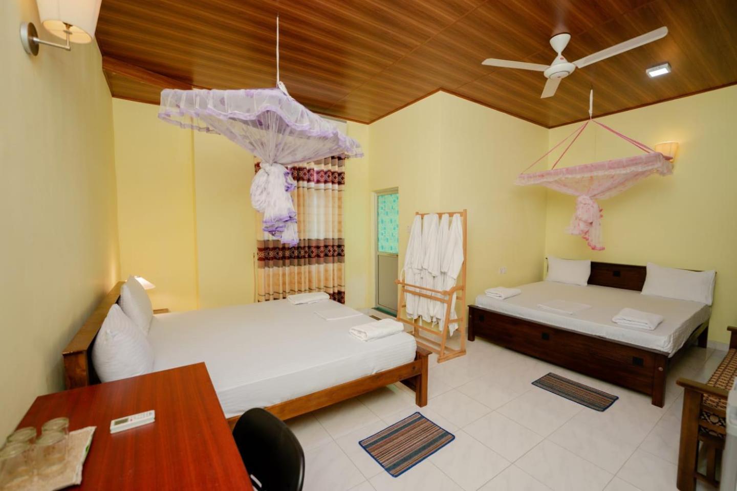Suwani Pinnawala Homestay Eksteriør bilde