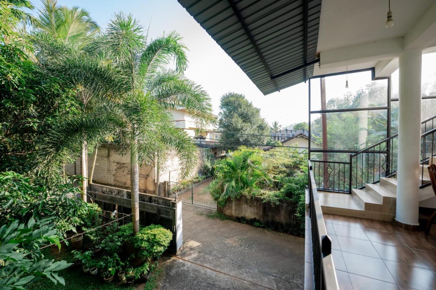 Suwani Pinnawala Homestay Eksteriør bilde
