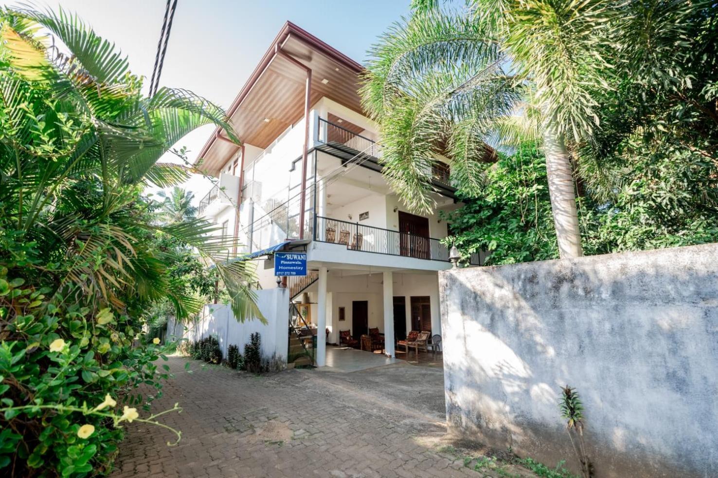 Suwani Pinnawala Homestay Eksteriør bilde