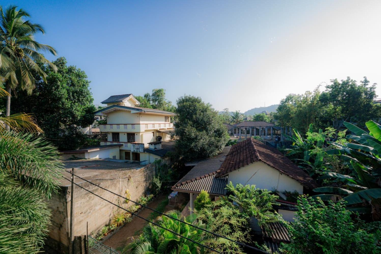Suwani Pinnawala Homestay Eksteriør bilde