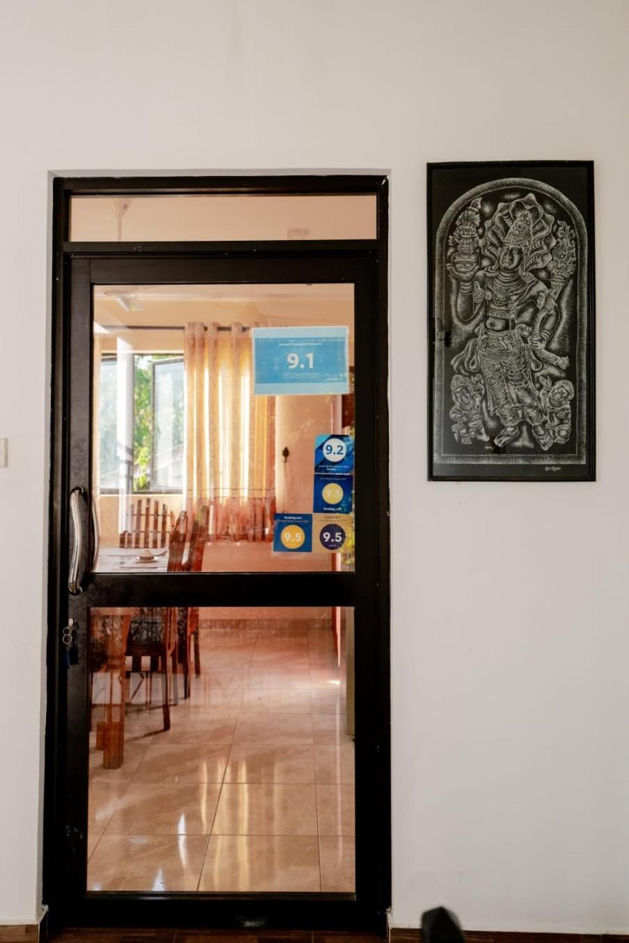 Suwani Pinnawala Homestay Eksteriør bilde