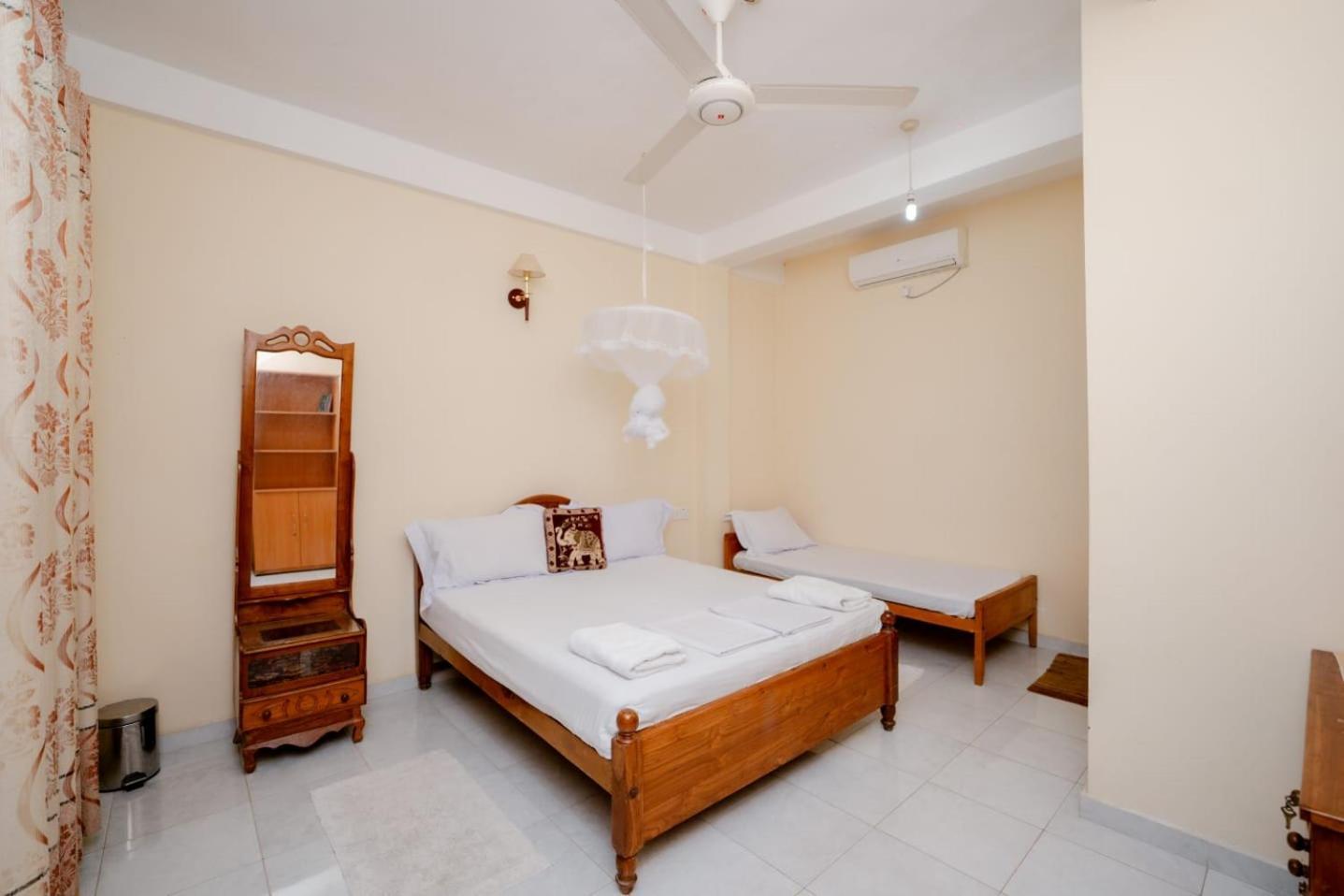 Suwani Pinnawala Homestay Eksteriør bilde