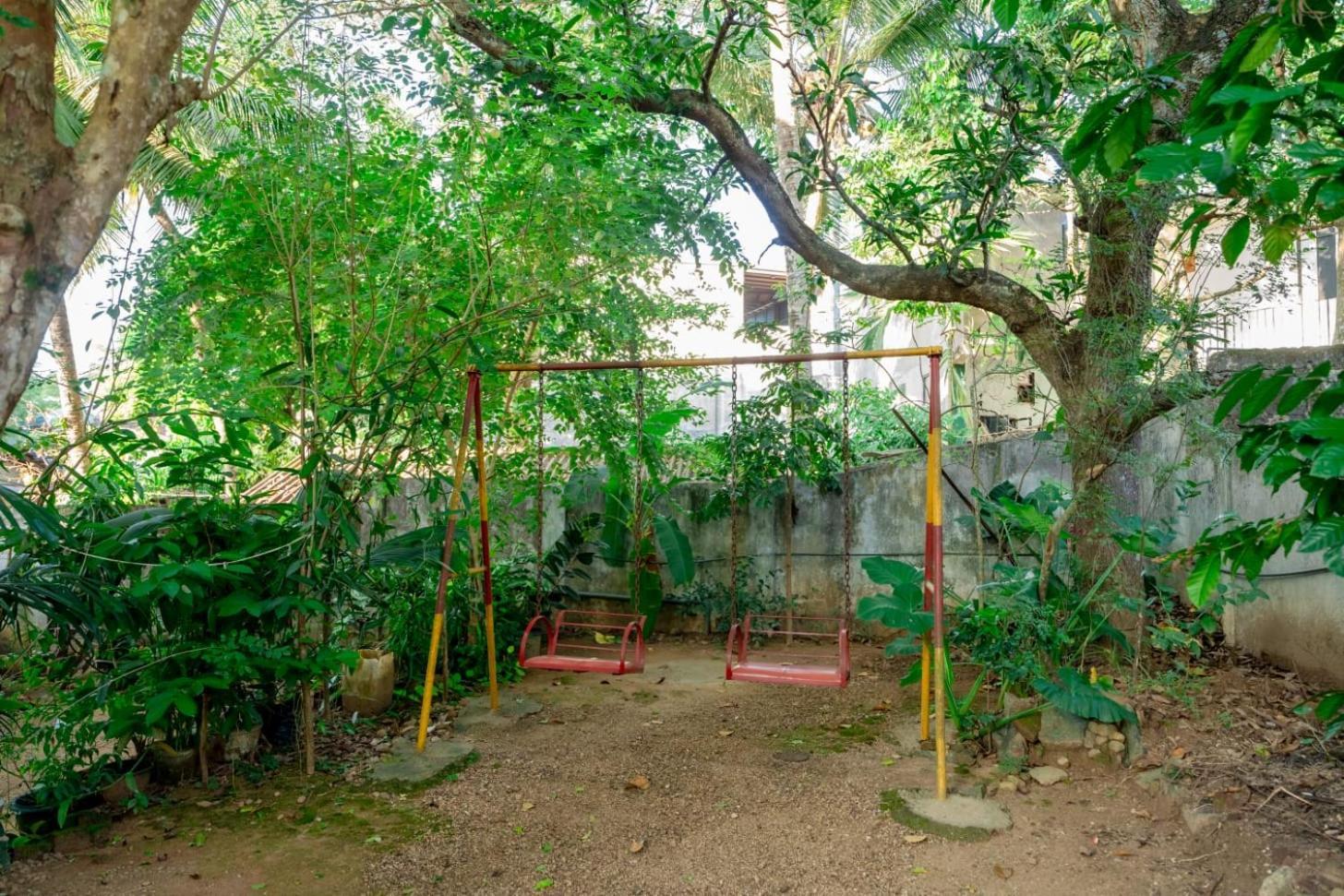 Suwani Pinnawala Homestay Eksteriør bilde