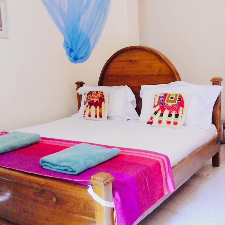 Suwani Pinnawala Homestay Eksteriør bilde