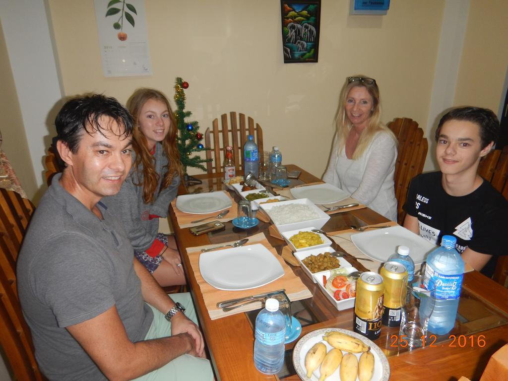 Suwani Pinnawala Homestay Eksteriør bilde
