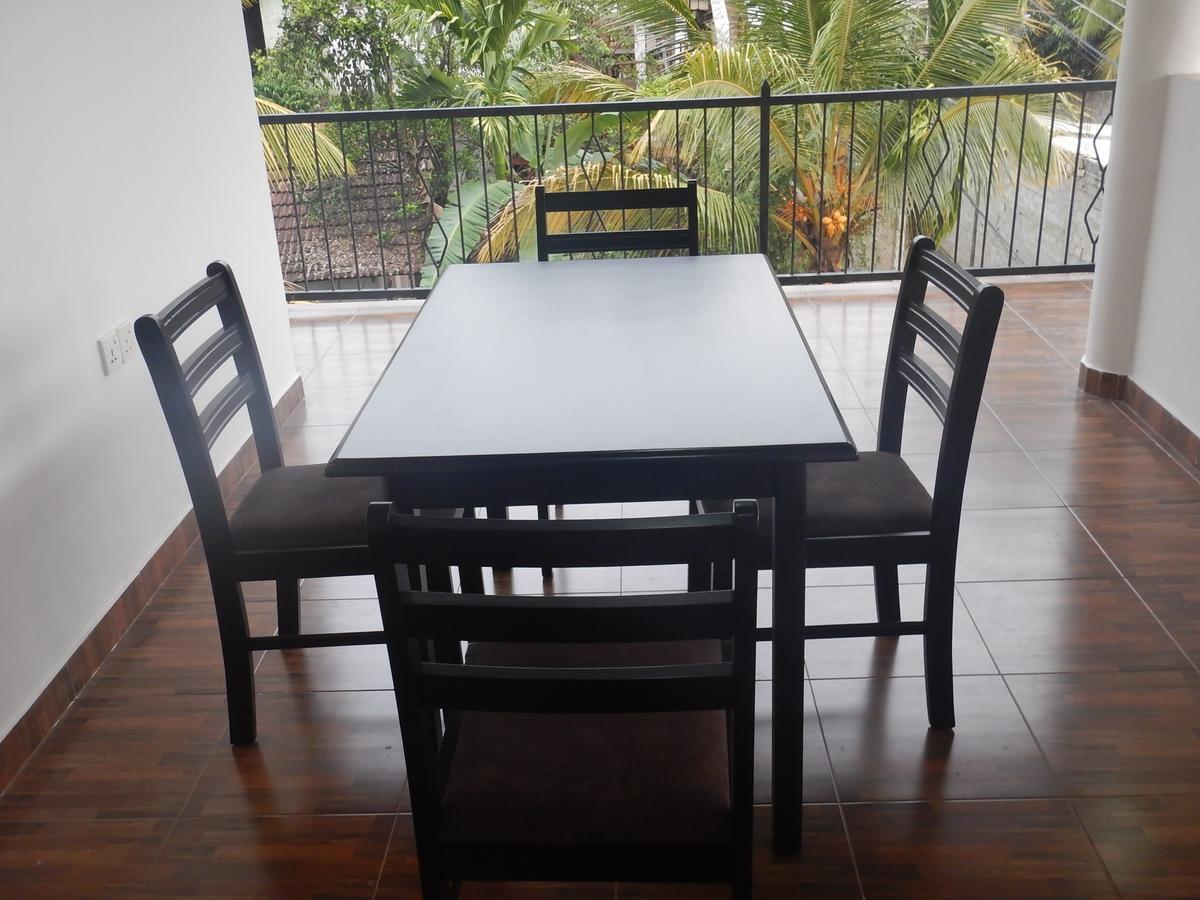 Suwani Pinnawala Homestay Eksteriør bilde