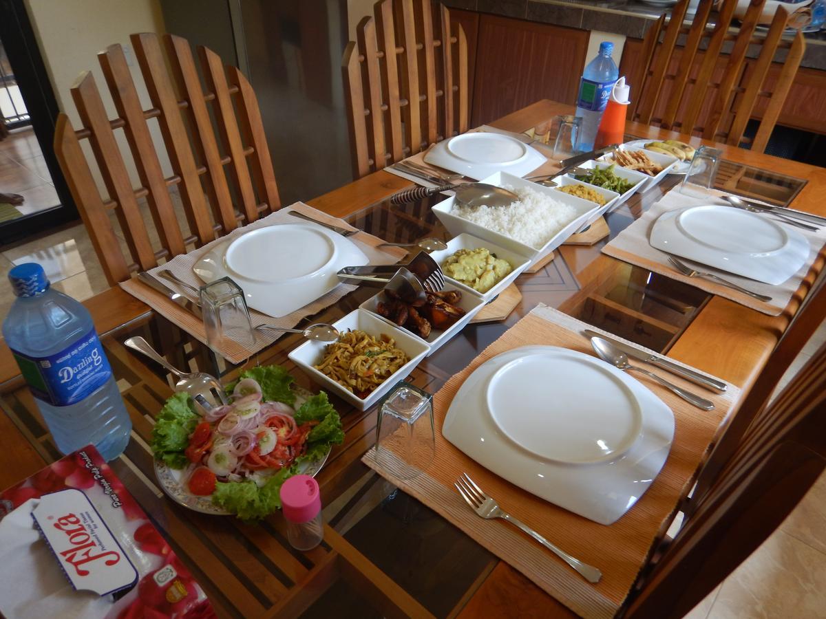Suwani Pinnawala Homestay Eksteriør bilde