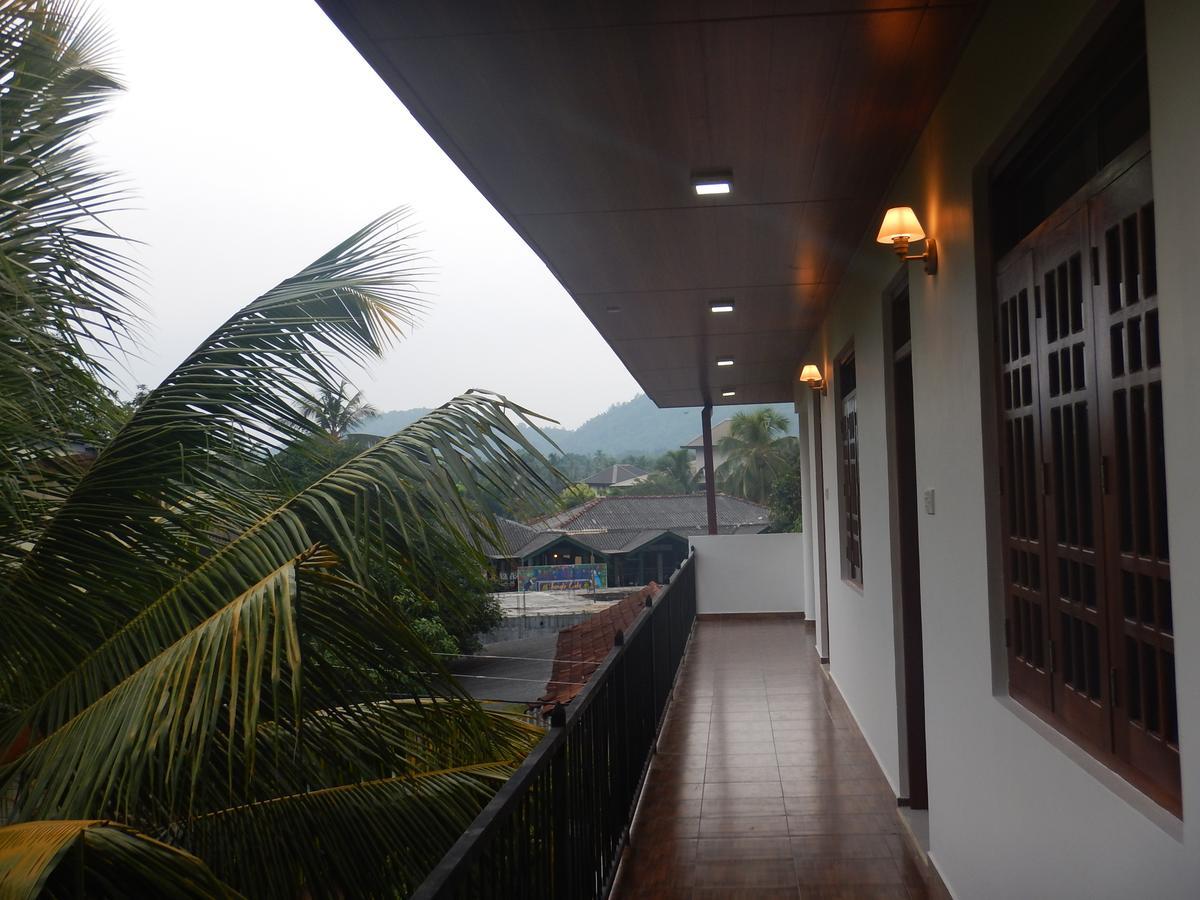 Suwani Pinnawala Homestay Eksteriør bilde